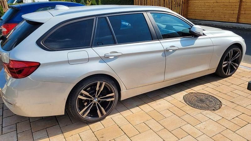 Gebraucht BMW 320 Advantage 190 PS (139 kW) 2017 Weiß Kombi