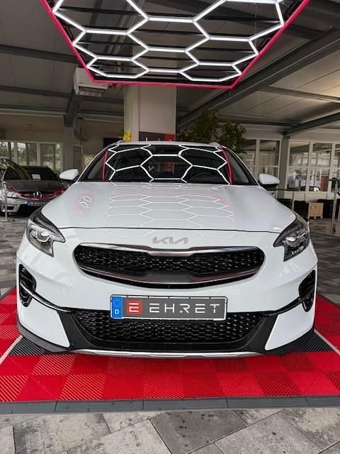 Weiß Gebraucht 2022 Kia XCeed Vision SUV | 23.980 € (Etwas zu teuer) - Bild 1/4