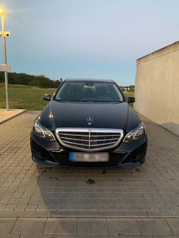 Gebraucht Mercedes E220 170 PS (125 kW) 2013 Schwarz Limousine