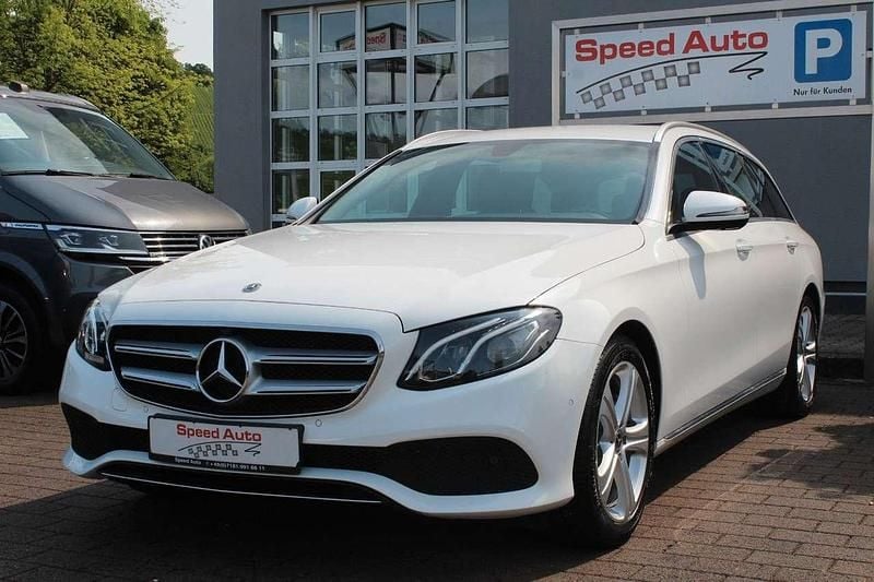 Gebraucht Mercedes E200 Avantgarde 150 PS (110 kW) 2017 Weiß Limousine