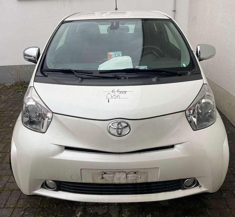 Weiß Gebraucht 2011 Toyota iQ Kleinwagen | 8.100 € (Fairer Preis) - Bild 1/4