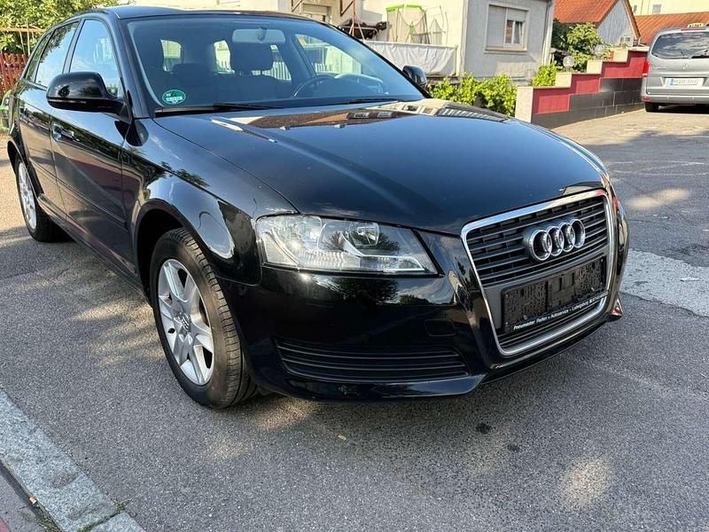 Brillantschwarz Gebraucht 2010 Audi A3 Sportback Attraction Kombi | 6.999 € (Fairer Preis) - Bild 1/4