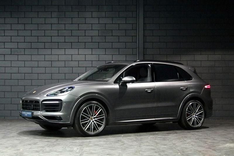 Grau Gebraucht 2022 Porsche Cayenne GTS SUV | 94.900 € (Fairer Preis) - Bild 1/4