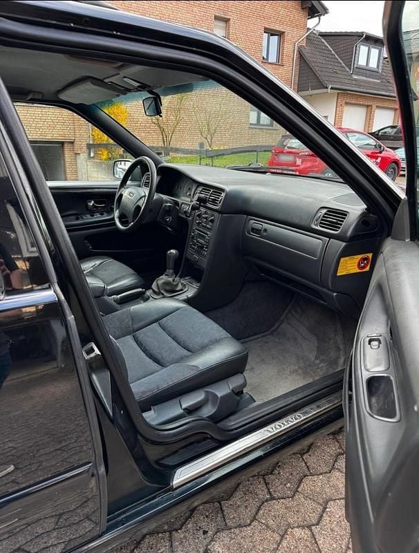 Second-hand Volvo V70 170 CP (125 kW) 2003 Negru Break