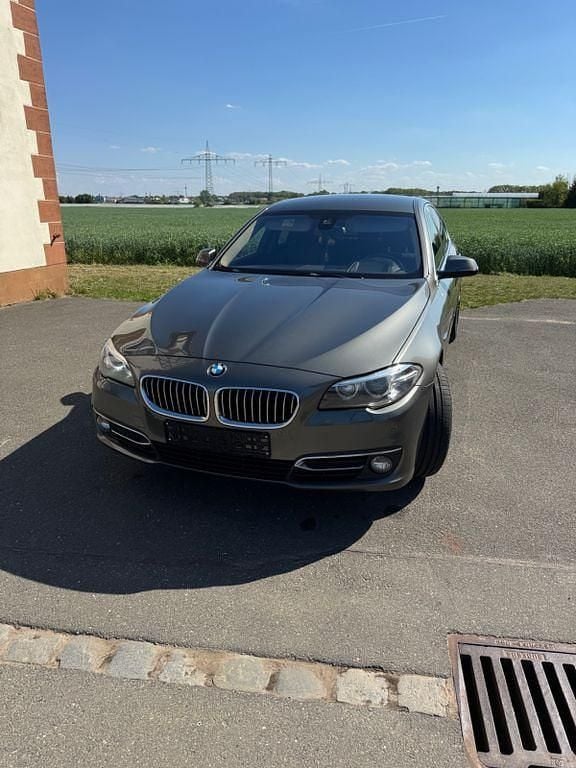 Grau Gebraucht 2013 BMW 530 Luxury Line Limousine | 12.990 € (Guter Preis) - Bild 1/4