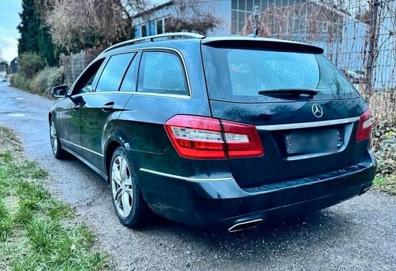 Gebraucht Mercedes E300 231 PS (169 kW) 2011 Schwarz Kombi