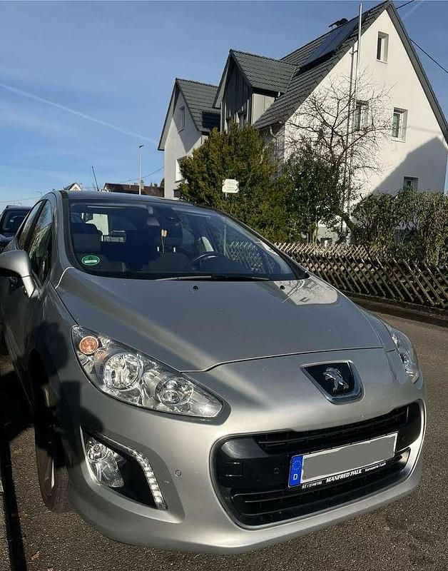 Grau Gebraucht 2012 Peugeot 308 Allure Kleinwagen | 6.900 € (Fairer Preis) - Bild 1/4