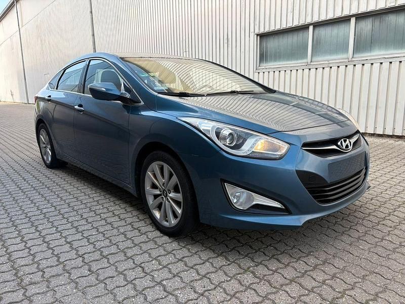 Gebraucht Hyundai i40 Style 178 PS (130 kW) 2012 Blau Limousine