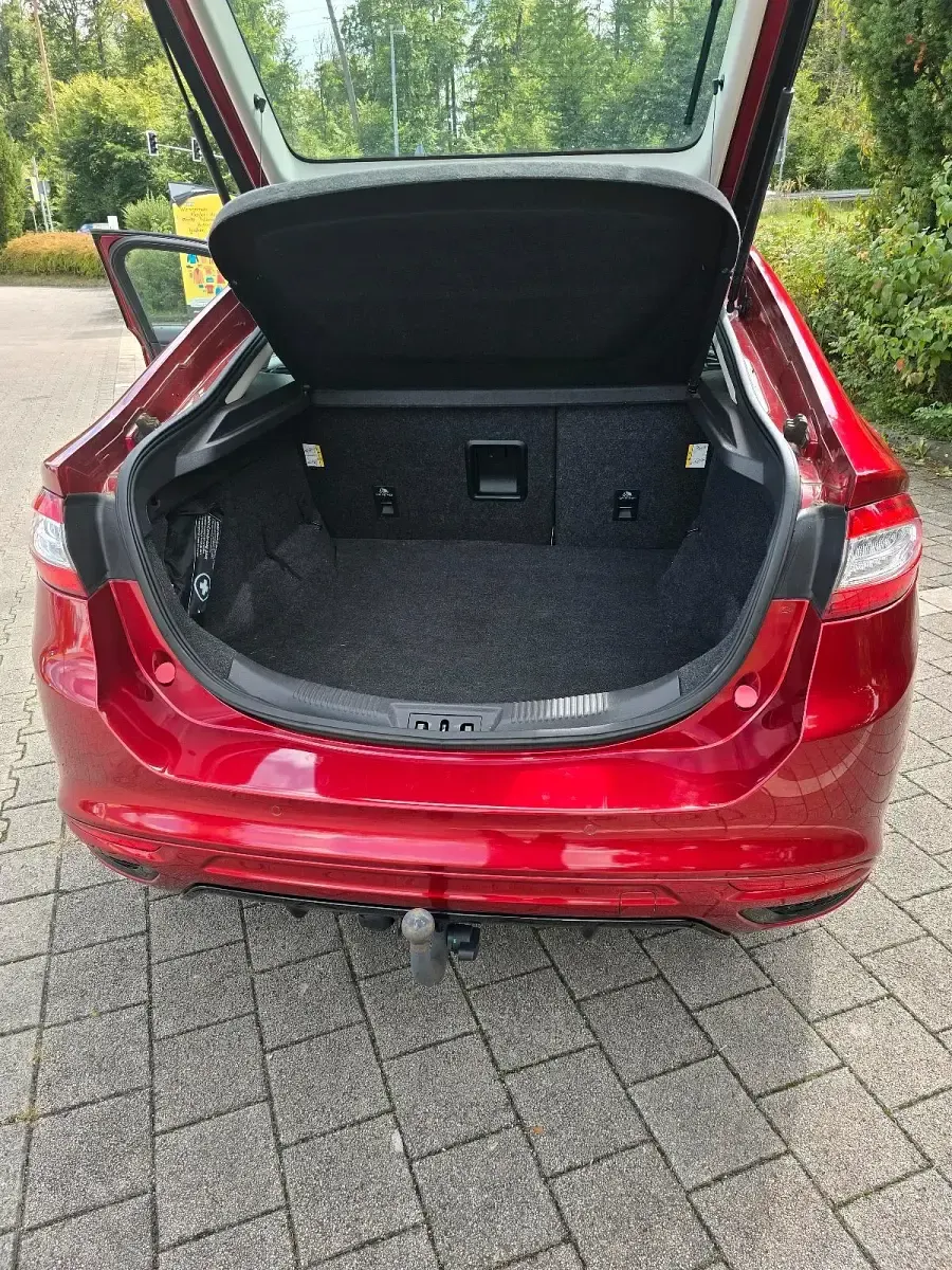 Używany Ford Mondeo Titanium 163 KM (119 kW) 2016 Czerwony Sedan/Limuzyna
