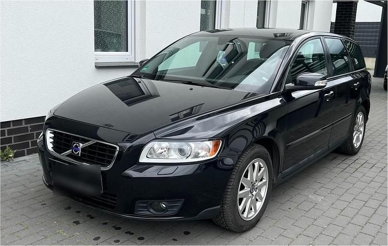 Schwarz Gebraucht 2007 Volvo V50 Kombi | 2.400 € (Fairer Preis) - Bild 1/4