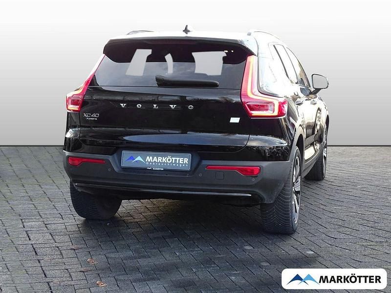 Second-hand Volvo XC40 Core 169 kW (231 CP) 2022 Negru SUV