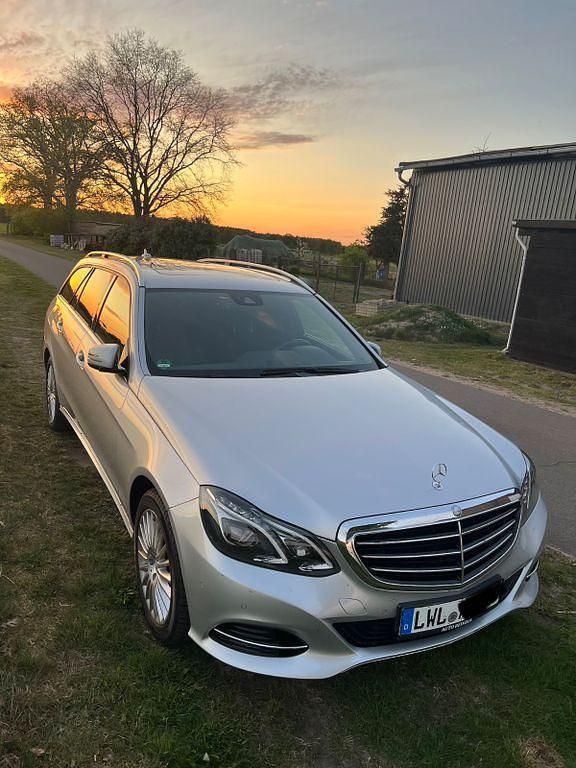 Gebraucht Mercedes E220 170 PS (125 kW) 2014 Silber Limousine