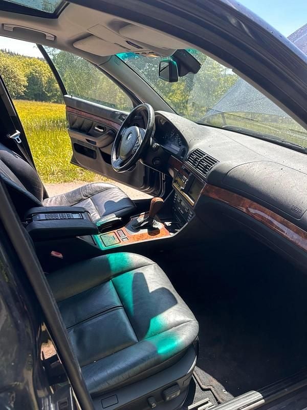 Gebraucht BMW 540 286 PS (210 kW) 1999 Schwarz Kombi