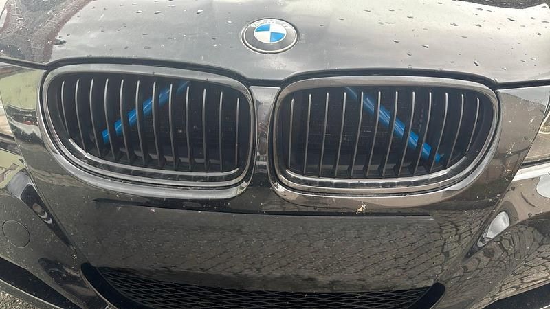 Gebraucht BMW 320 170 PS (125 kW) 2010 Schwarz Kombi