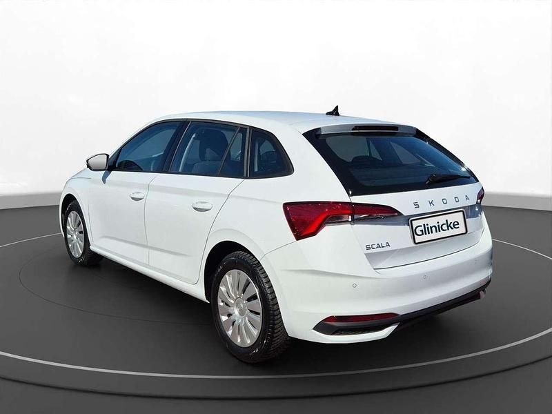 Gebraucht Skoda Scala Essence 95 PS (69 kW) 2025 Weiß Kleinwagen