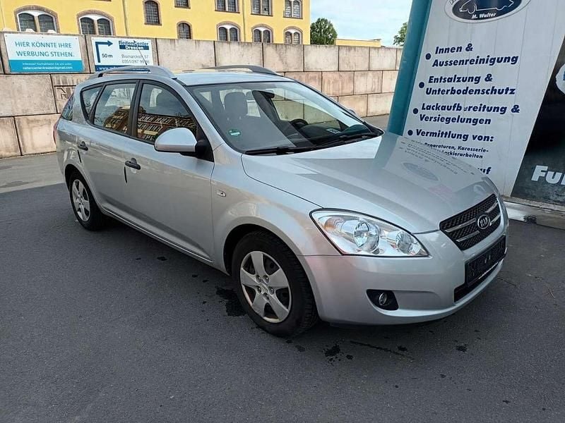 Grau Gebraucht 2009 Kia Ceed Sportswagon EX Kombi | 2.500 € (Etwas zu teuer) - Bild 1/4