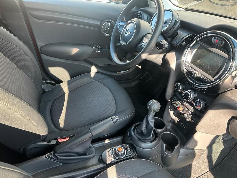 Gebraucht Mini Cooper 136 PS (100 kW) 2017 Rot Kleinwagen