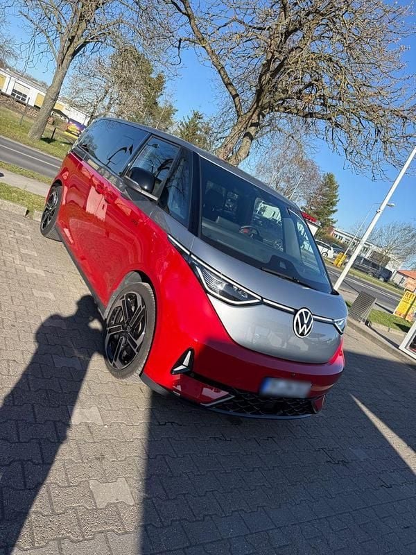 Używany VW ID. Buzz GTX 250 kW (340 KM) 2024 Czerwony Minivan