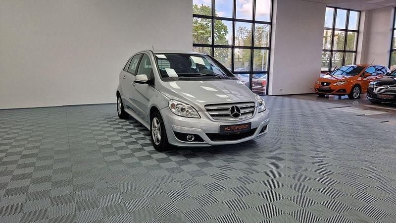 Silber Gebraucht 2011 Mercedes B160 Van / Kleinbus | 2.999 € - Bild 1/4