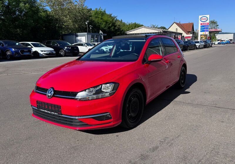 Rot Gebraucht 2020 VW Golf VII Limousine | 14.000 € (Fairer Preis) - Bild 1/4
