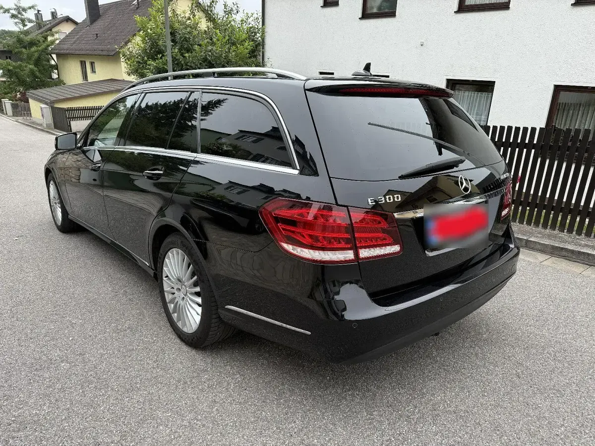 Gebraucht Mercedes E300 Elegance 231 PS (169 kW) 2013 Schwarz Limousine