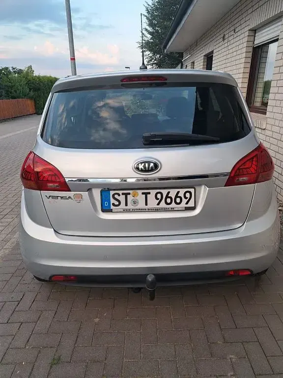Gebraucht Kia Venga DREAM-TEAM Edition 125 PS (91 kW) 2018 Silber Kleinwagen