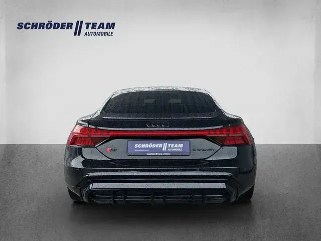Second-hand Audi e-tron GT quattro Ambiente 439 kW (598 CP) 2023 Negru Berlinǎ