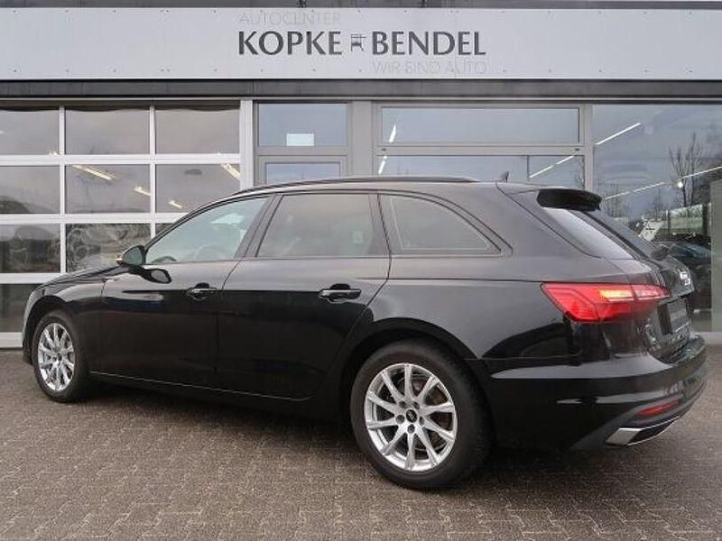 Gebraucht Audi A4 Basis 204 PS (150 kW) 2022 Mythosschwarz metallic (metallic) Kombi