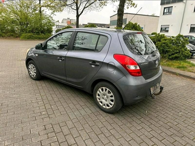 Gebraucht Hyundai i20 77 PS (56 kW) 2010 Grau Kleinwagen