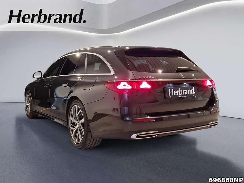 Gebraucht Mercedes E300 Avantgarde 204 PS (150 kW) 2024 Metalliclack graphitgrau Kombi