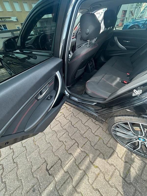 Second-hand BMW 318 143 CP (105 kW) 2012 Negru Berlinǎ