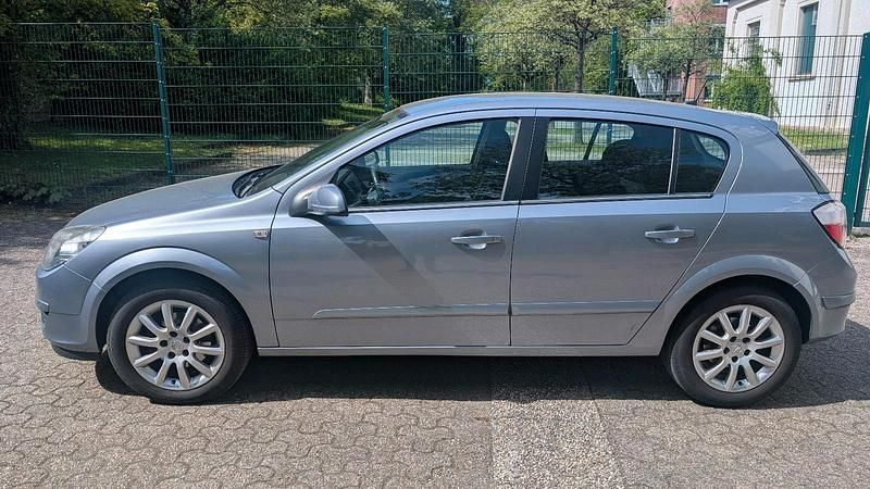 Second-hand Opel Astra 125 CP (91 kW) 2004 Argintiu Hatchback