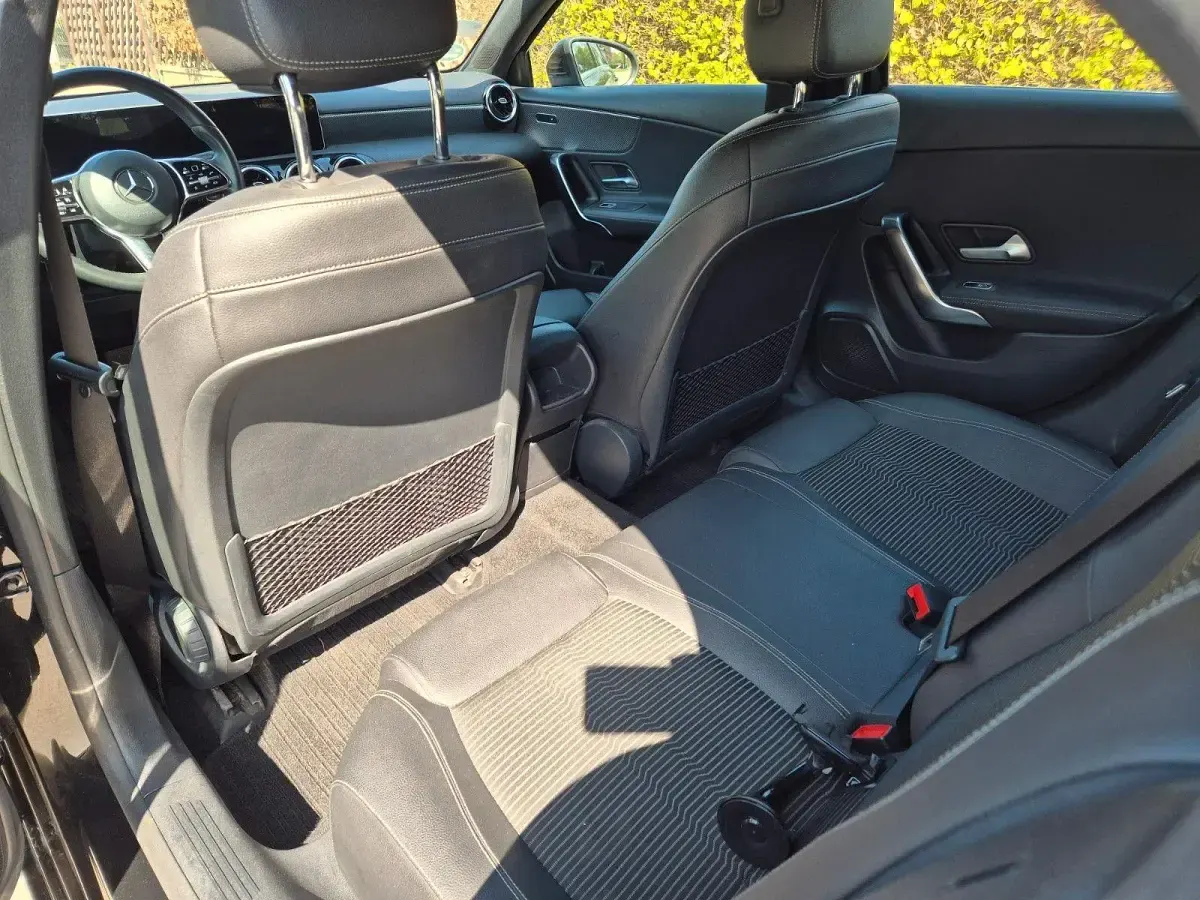 Second-hand Mercedes A200 Progressive 163 CP (119 kW) 2018 Negru Hatchback