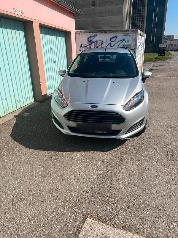 Gebraucht Ford Fiesta 86 PS (63 kW) 2013 Silber Kleinwagen