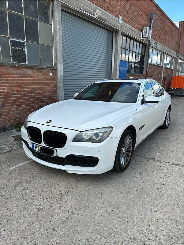 Weiß Gebraucht 2012 BMW 730 M Sport Limousine | 10.490 € (Superpreis) - Bild 1/4