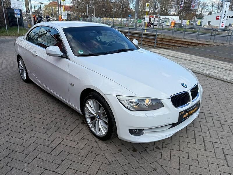 Gebraucht BMW 320 Cabriolet Performance 170 PS (125 kW) 2011 Weiß Cabrio