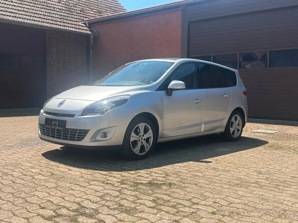 Gebraucht Renault Grand Scénic 131 PS (96 kW) 2011 Silber Van / Kleinbus