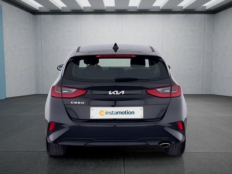 Gebraucht Kia Ceed Spirit 140 PS (102 kW) 2024 Schwarz Kleinwagen
