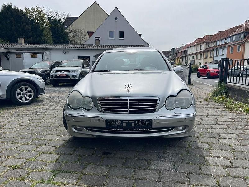Gebraucht Mercedes C220 Avantgarde 143 PS (105 kW) 2002 Silber Limousine