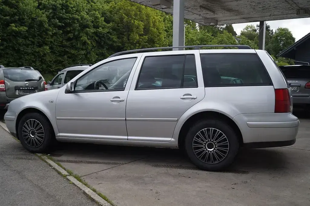 Używany VW Golf IV Style 75 KM (55 kW) 2006 Srebrny Kombi