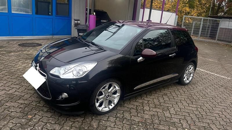 Schwarz Gebraucht 2012 Citroën DS3 Sport Chic Limousine | 4.300 € (Fairer Preis) - Bild 1/4