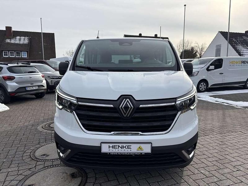 Gebraucht Renault Trafic Komfort 150 PS (110 kW) 2025 Gletscherweiss Van / Kleinbus