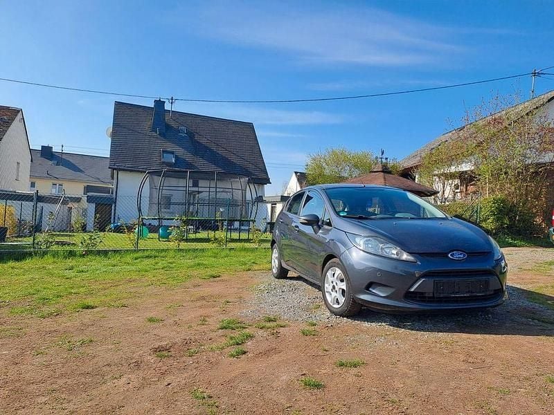 Gebraucht Ford Fiesta 90 PS (66 kW) 2009 Grau Kleinwagen