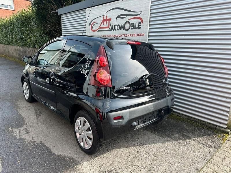 Gebraucht Peugeot 107 68 PS (50 kW) 2012 Schwarz Kleinwagen
