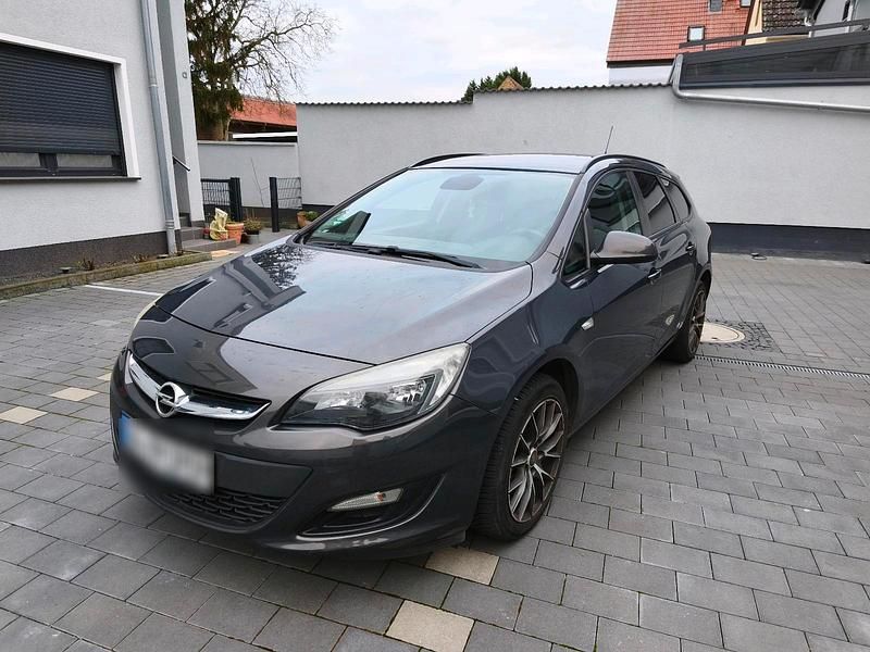 Gebraucht Opel Astra 140 PS (102 kW) 2012 Grau Kombi