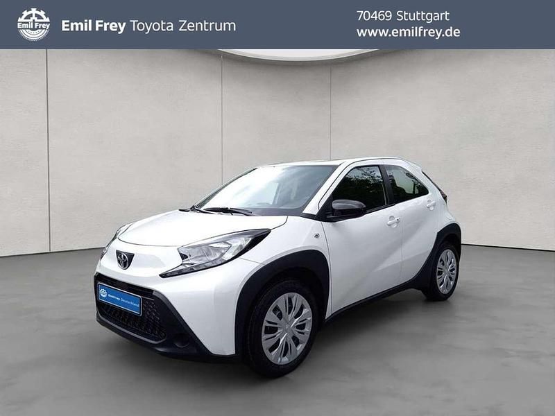 Schneeweiß Neu 2025 Toyota Aygo X Business Edition SUV | 18.890 € - Bild 1/3