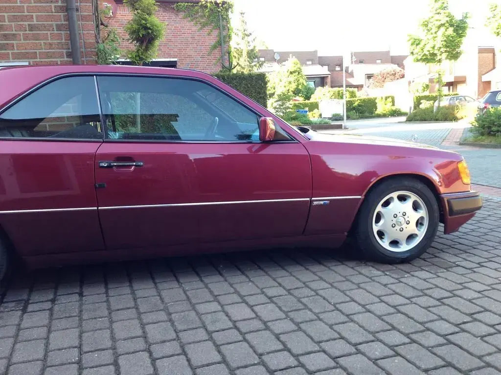 Gebraucht Mercedes 300 Sportline 220 PS (161 kW) 1992 Rot