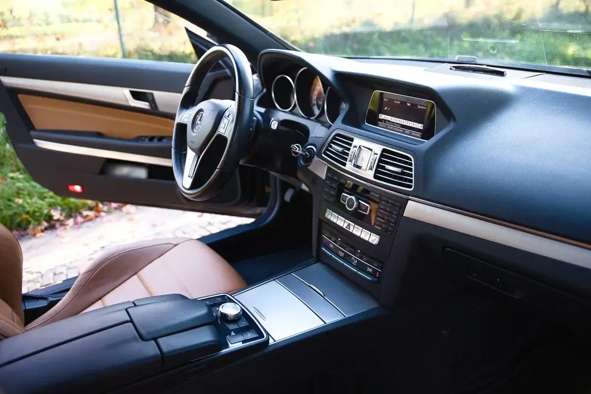 Second-hand Mercedes E250 204 CP (150 kW) 2013 Negru Cabrio