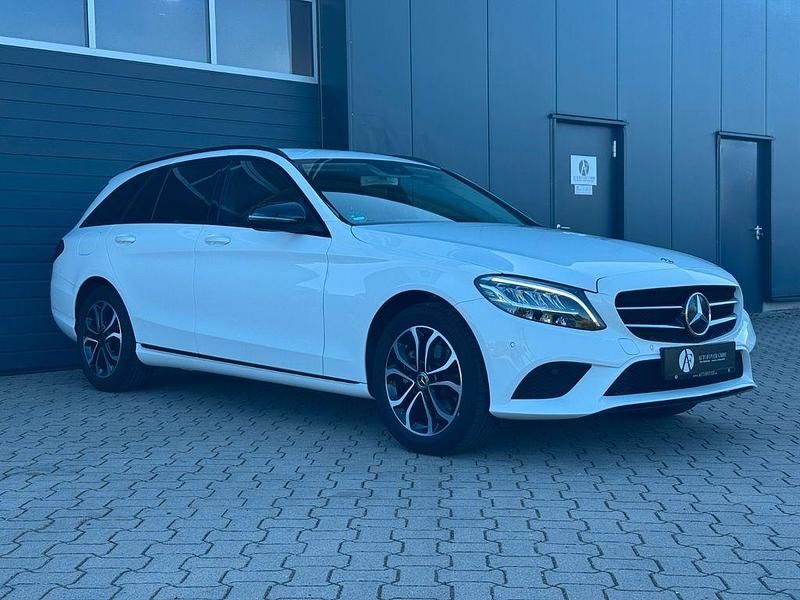 Weiß Gebraucht 2019 Mercedes C200 Avantgarde Kombi | 24.990 € (Fairer Preis) - Bild 1/4