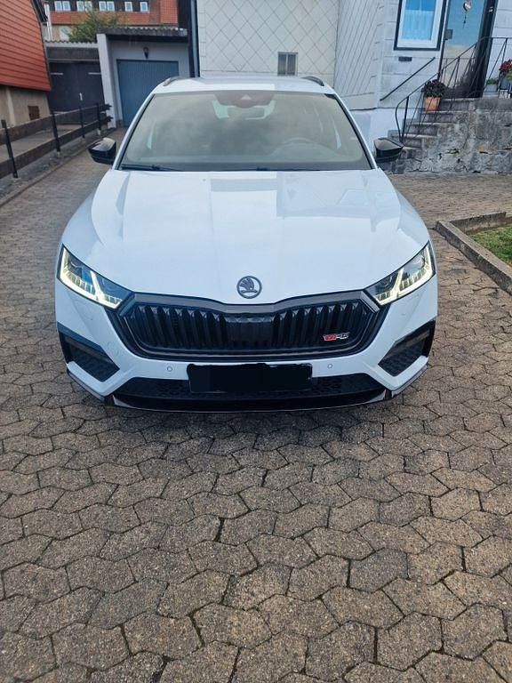 Weiß Gebraucht 2021 Skoda Octavia RS Kombi | 28.800 € (Fairer Preis) - Bild 1/4